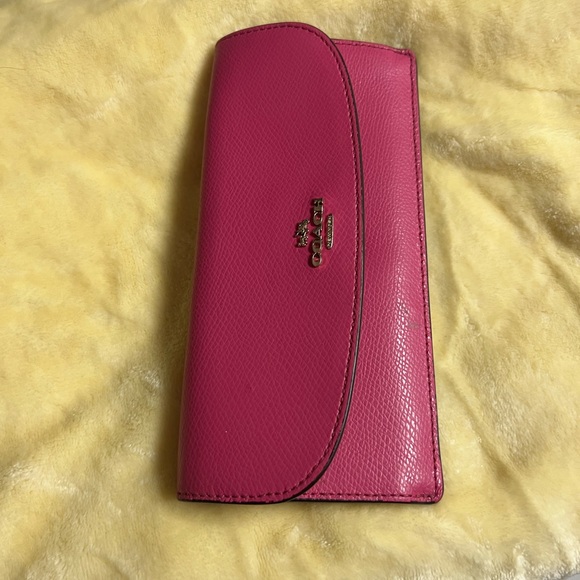 Pre owned pink Coach wallet very good condition a couple of small spots - Picture 2 of 6
